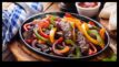 Cızırtılı fajitas ağız sulandıran bir Meksika ızgara yemek